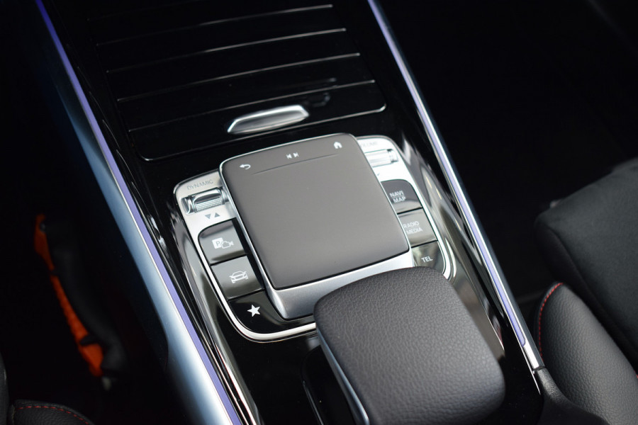 Mercedes-Benz Glb 200 Business Solution AMG | Leer/ Alcantara | Ambiant | Stoelverw. | Camera