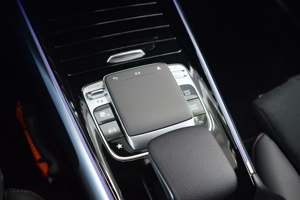 Mercedes-Benz Glb 200 Business Solution AMG | Leer/ Alcantara | Ambiant | Stoelverw. | Camera