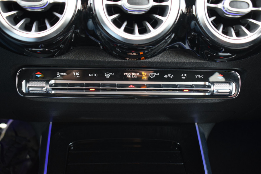 Mercedes-Benz Glb 200 Business Solution AMG | Leer/ Alcantara | Ambiant | Stoelverw. | Camera