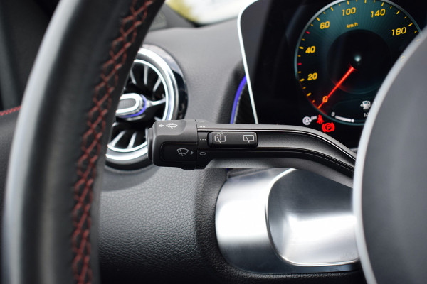 Mercedes-Benz Glb 200 Business Solution AMG | Leer/ Alcantara | Ambiant | Stoelverw. | Camera