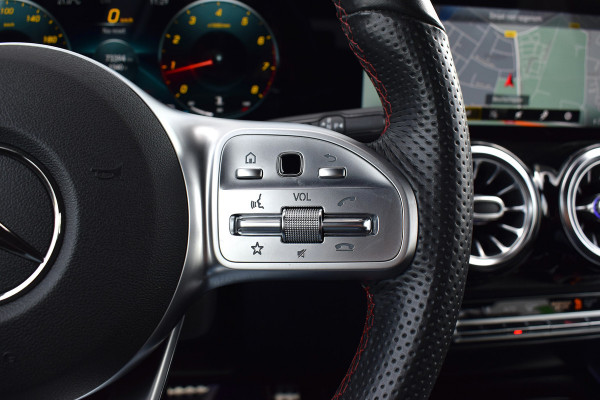 Mercedes-Benz Glb 200 Business Solution AMG | Leer/ Alcantara | Ambiant | Stoelverw. | Camera