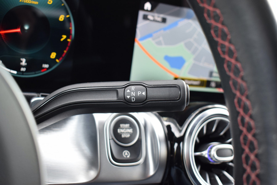 Mercedes-Benz Glb 200 Business Solution AMG | Leer/ Alcantara | Ambiant | Stoelverw. | Camera