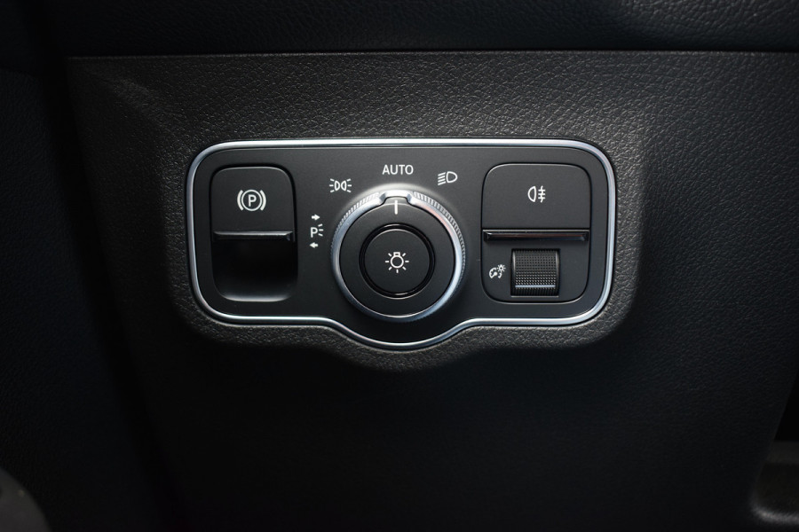 Mercedes-Benz Glb 200 Business Solution AMG | Leer/ Alcantara | Ambiant | Stoelverw. | Camera