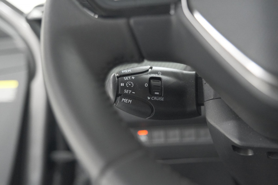 Peugeot 208 PureTech 100 Allure Pack | Camera | Apple Carplay | Stoelverwarming | Parkeersensoren