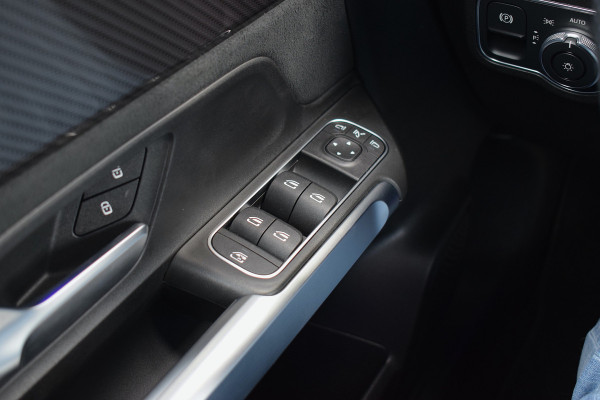 Mercedes-Benz Glb 200 Business Solution AMG | Leer/ Alcantara | Ambiant | Stoelverw. | Camera
