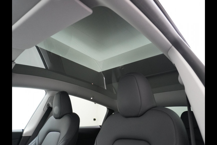 Tesla Model Y Performance AWD 75 kWh VAN: 41.900,- VOOR: 39.330,- UW HERFSTVOORDEEL: 2.570,- TREKHAAK | RIJKLAARPRIJS INCL. TESLA GARANTIE t/m 03-2027/80.000km accu en aandrijflijn t/m 03-2031/192.000km