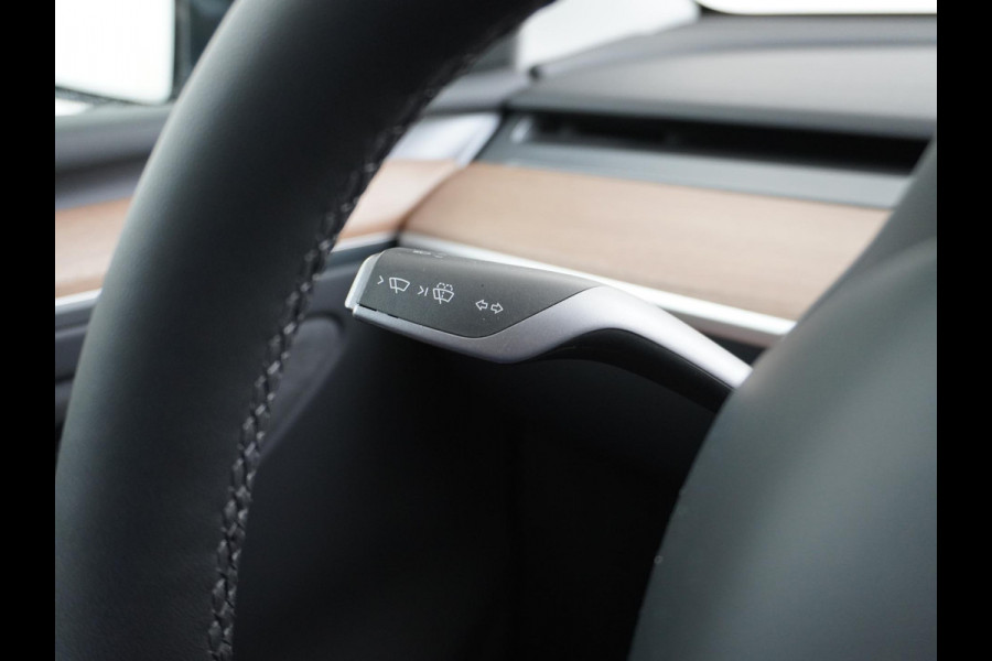 Tesla Model Y Performance AWD 75 kWh VAN: 41.900,- VOOR: 39.330,- UW HERFSTVOORDEEL: 2.570,- TREKHAAK | RIJKLAARPRIJS INCL. TESLA GARANTIE t/m 03-2027/80.000km accu en aandrijflijn t/m 03-2031/192.000km