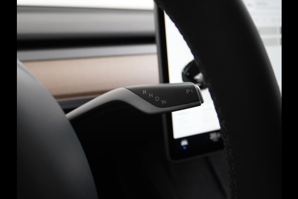 Tesla Model Y Performance AWD 75 kWh VAN: 41.900,- VOOR: 39.330,- UW HERFSTVOORDEEL: 2.570,- TREKHAAK | RIJKLAARPRIJS INCL. TESLA GARANTIE t/m 03-2027/80.000km accu en aandrijflijn t/m 03-2031/192.000km
