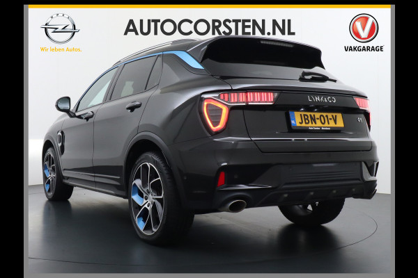 Lynk & Co 01 1.5 PHEV AUT-7 261pk Pano-Schuif-K-dak 20" 360°Camera Apple Carplay Android Auto Adaptive-Cruise Navi Pdc Ecc Keyless Led Plug-I Elek.Memory.Stoel File assistent Dodehoek detector Elektrisch bedienbare achterklep Rijstrooksensor Wifi Verkeersbord detectie 425Nm koppel 3,7kw laadvermogen A-label Euro 6 Hybride Benzine/Elektrisch rijden tot ca.69km 1.800kg trekvermogen