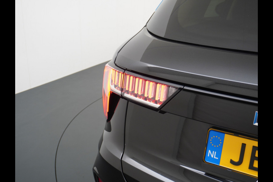Lynk & Co 01 1.5 PHEV AUT-7 261pk Pano-Schuif-K-dak 20" 360°Camera Apple Carplay Android Auto Adaptive-Cruise Navi Pdc Ecc Keyless Led Plug-I Elek.Memory.Stoel File assistent Dodehoek detector Elektrisch bedienbare achterklep Rijstrooksensor Wifi Verkeersbord detectie 425Nm koppel 3,7kw laadvermogen A-label Euro 6 Hybride Benzine/Elektrisch rijden tot ca.69km 1.800kg trekvermogen