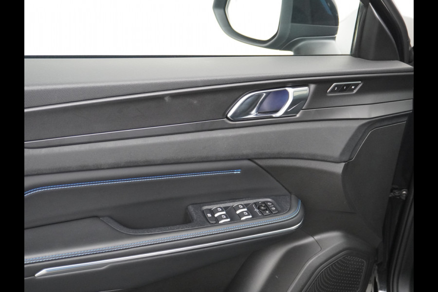 Lynk & Co 01 1.5 PHEV AUT-7 261pk Pano-Schuif-K-dak 20" 360°Camera Apple Carplay Android Auto Adaptive-Cruise Navi Pdc Ecc Keyless Led Plug-I Elek.Memory.Stoel File assistent Dodehoek detector Elektrisch bedienbare achterklep Rijstrooksensor Wifi Verkeersbord detectie 425Nm koppel 3,7kw laadvermogen A-label Euro 6 Hybride Benzine/Elektrisch rijden tot ca.69km 1.800kg trekvermogen