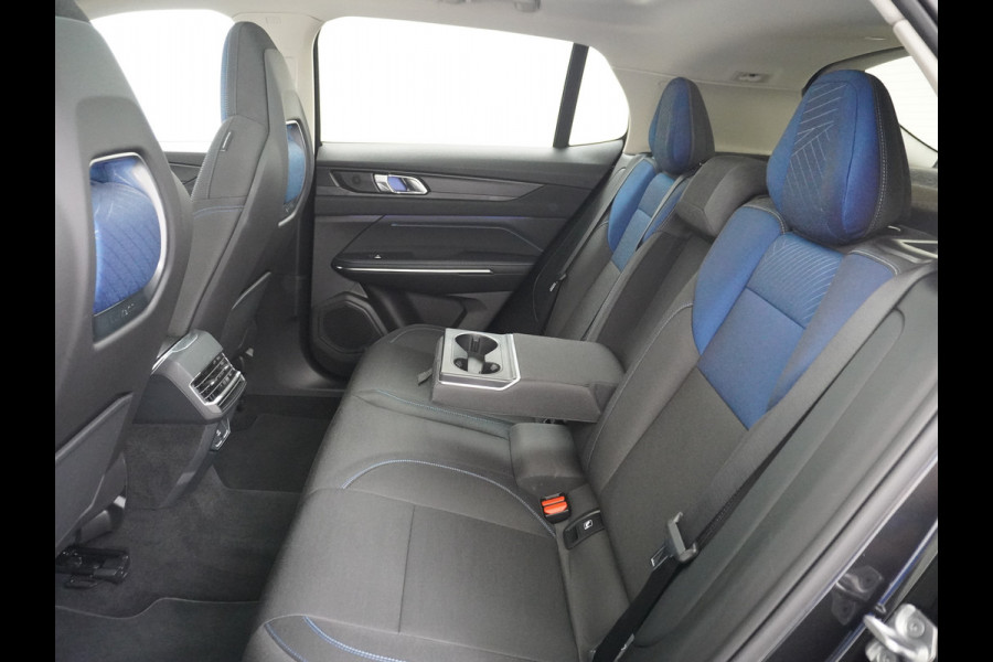 Lynk & Co 01 1.5 PHEV AUT-7 261pk Pano-Schuif-K-dak 20" 360°Camera Apple Carplay Android Auto Adaptive-Cruise Navi Pdc Ecc Keyless Led Plug-I Elek.Memory.Stoel File assistent Dodehoek detector Elektrisch bedienbare achterklep Rijstrooksensor Wifi Verkeersbord detectie 425Nm koppel 3,7kw laadvermogen A-label Euro 6 Hybride Benzine/Elektrisch rijden tot ca.69km 1.800kg trekvermogen