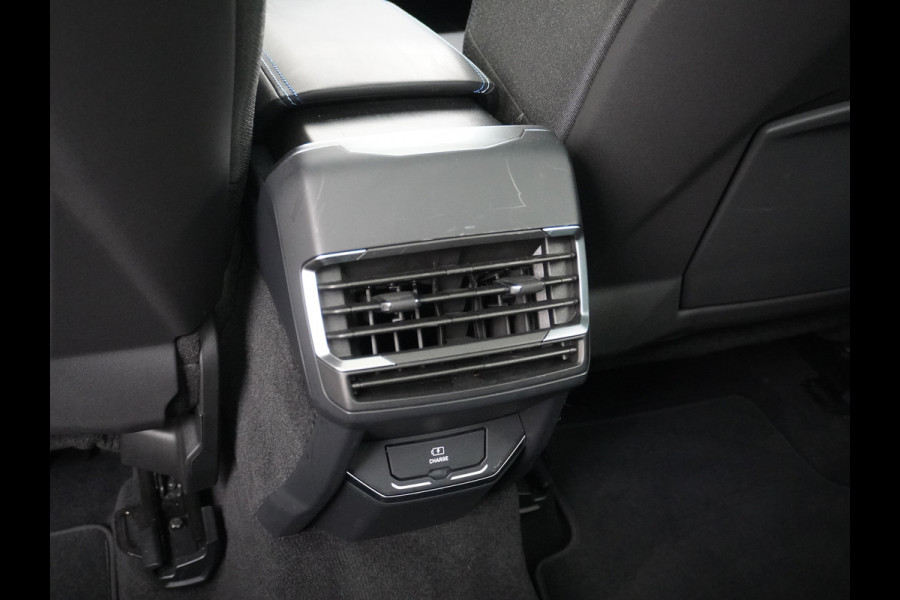 Lynk & Co 01 1.5 PHEV AUT-7 261pk Pano-Schuif-K-dak 20" 360°Camera Apple Carplay Android Auto Adaptive-Cruise Navi Pdc Ecc Keyless Led Plug-I Elek.Memory.Stoel File assistent Dodehoek detector Elektrisch bedienbare achterklep Rijstrooksensor Wifi Verkeersbord detectie 425Nm koppel 3,7kw laadvermogen A-label Euro 6 Hybride Benzine/Elektrisch rijden tot ca.69km 1.800kg trekvermogen