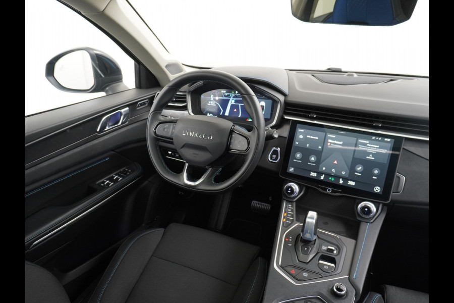 Lynk & Co 01 1.5 PHEV AUT-7 261pk Pano-Schuif-K-dak 20" 360°Camera Apple Carplay Android Auto Adaptive-Cruise Navi Pdc Ecc Keyless Led Plug-I Elek.Memory.Stoel File assistent Dodehoek detector Elektrisch bedienbare achterklep Rijstrooksensor Wifi Verkeersbord detectie 425Nm koppel 3,7kw laadvermogen A-label Euro 6 Hybride Benzine/Elektrisch rijden tot ca.69km 1.800kg trekvermogen