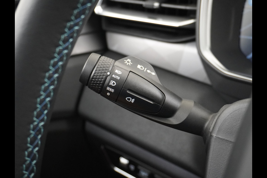 Lynk & Co 01 1.5 PHEV AUT-7 261pk Pano-Schuif-K-dak 20" 360°Camera Apple Carplay Android Auto Adaptive-Cruise Navi Pdc Ecc Keyless Led Plug-I Elek.Memory.Stoel File assistent Dodehoek detector Elektrisch bedienbare achterklep Rijstrooksensor Wifi Verkeersbord detectie 425Nm koppel 3,7kw laadvermogen A-label Euro 6 Hybride Benzine/Elektrisch rijden tot ca.69km 1.800kg trekvermogen