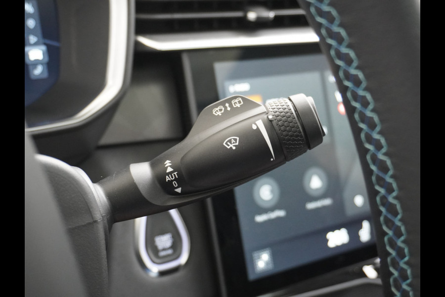 Lynk & Co 01 1.5 PHEV AUT-7 261pk Pano-Schuif-K-dak 20" 360°Camera Apple Carplay Android Auto Adaptive-Cruise Navi Pdc Ecc Keyless Led Plug-I Elek.Memory.Stoel File assistent Dodehoek detector Elektrisch bedienbare achterklep Rijstrooksensor Wifi Verkeersbord detectie 425Nm koppel 3,7kw laadvermogen A-label Euro 6 Hybride Benzine/Elektrisch rijden tot ca.69km 1.800kg trekvermogen