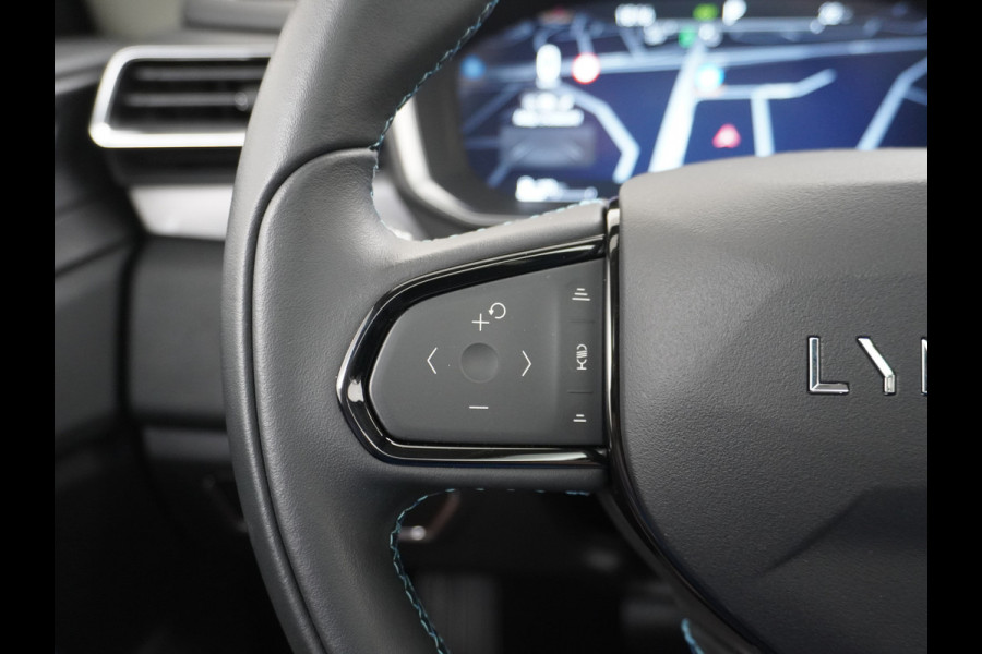 Lynk & Co 01 1.5 PHEV AUT-7 261pk Pano-Schuif-K-dak 20" 360°Camera Apple Carplay Android Auto Adaptive-Cruise Navi Pdc Ecc Keyless Led Plug-I Elek.Memory.Stoel File assistent Dodehoek detector Elektrisch bedienbare achterklep Rijstrooksensor Wifi Verkeersbord detectie 425Nm koppel 3,7kw laadvermogen A-label Euro 6 Hybride Benzine/Elektrisch rijden tot ca.69km 1.800kg trekvermogen