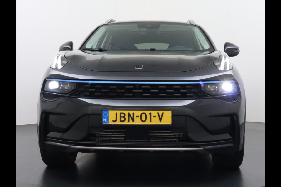 Lynk & Co 01 1.5 PHEV AUT-7 261pk Pano-Schuif-K-dak 20" 360°Camera Apple Carplay Android Auto Adaptive-Cruise Navi Pdc Ecc Keyless Led Plug-I Elek.Memory.Stoel File assistent Dodehoek detector Elektrisch bedienbare achterklep Rijstrooksensor Wifi Verkeersbord detectie 425Nm koppel 3,7kw laadvermogen A-label Euro 6 Hybride Benzine/Elektrisch rijden tot ca.69km 1.800kg trekvermogen