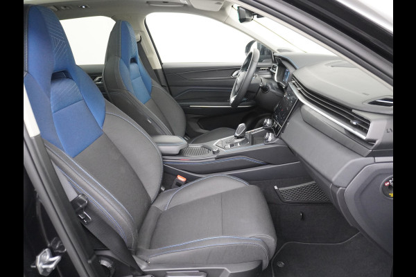 Lynk & Co 01 1.5 PHEV AUT-7 261pk Pano-Schuif-K-dak 20" 360°Camera Apple Carplay Android Auto Adaptive-Cruise Navi Pdc Ecc Keyless Led Plug-I Elek.Memory.Stoel File assistent Dodehoek detector Elektrisch bedienbare achterklep Rijstrooksensor Wifi Verkeersbord detectie 425Nm koppel 3,7kw laadvermogen A-label Euro 6 Hybride Benzine/Elektrisch rijden tot ca.69km 1.800kg trekvermogen