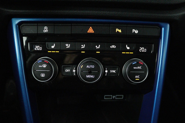 Volkswagen T-Roc 1.5 TSI Sport (NAVIGATIE, CLIMA, PARKEERSENSOREN, STOELVERWARMING, GOED ONDERHOUDEN)