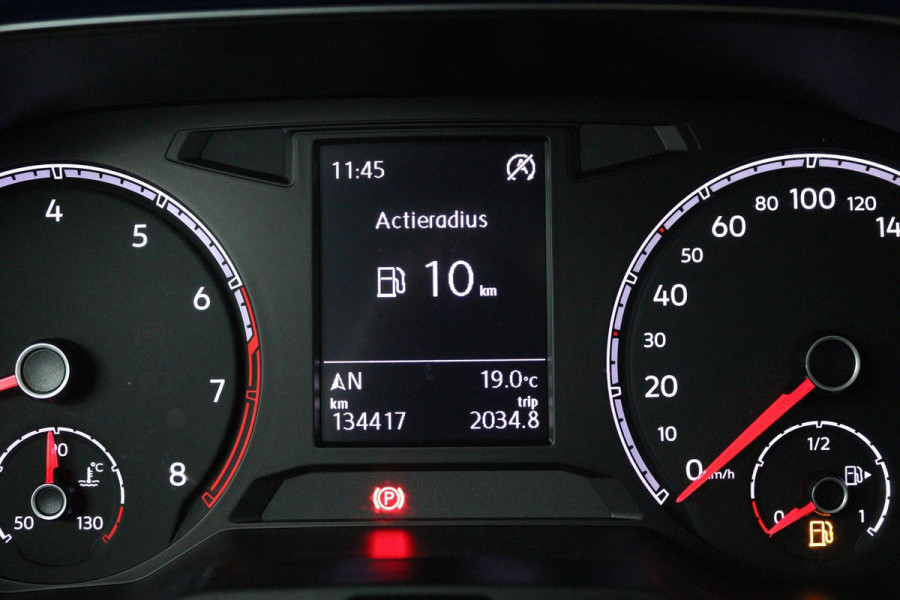 Volkswagen T-Roc 1.5 TSI Sport (NAVIGATIE, CLIMA, PARKEERSENSOREN, STOELVERWARMING, GOED ONDERHOUDEN)