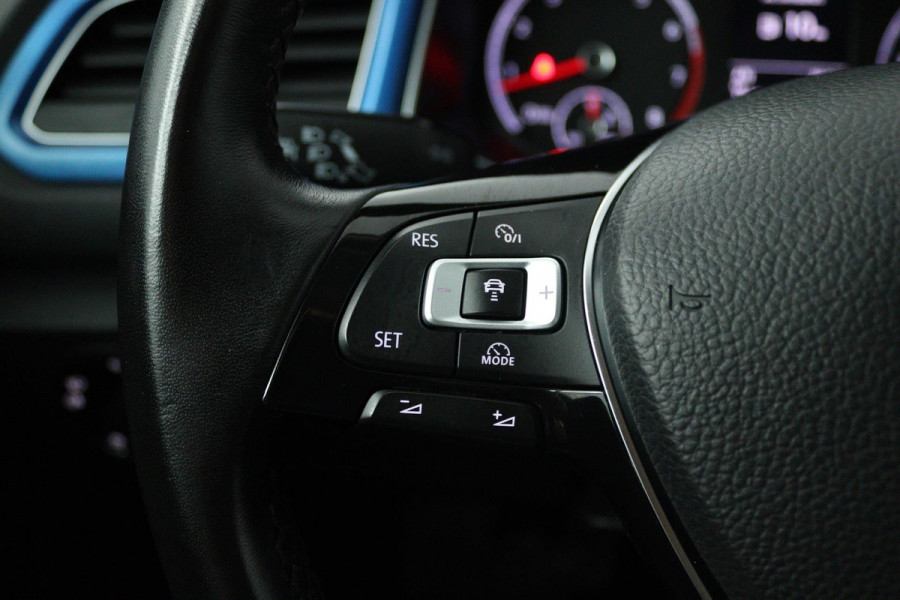 Volkswagen T-Roc 1.5 TSI Sport (NAVIGATIE, CLIMA, PARKEERSENSOREN, STOELVERWARMING, GOED ONDERHOUDEN)