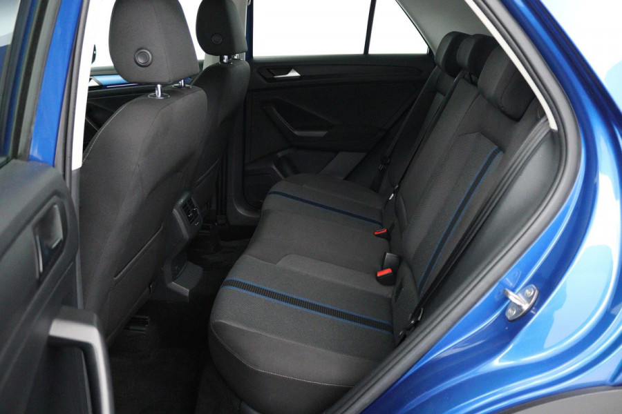Volkswagen T-Roc 1.5 TSI Sport (NAVIGATIE, CLIMA, PARKEERSENSOREN, STOELVERWARMING, GOED ONDERHOUDEN)