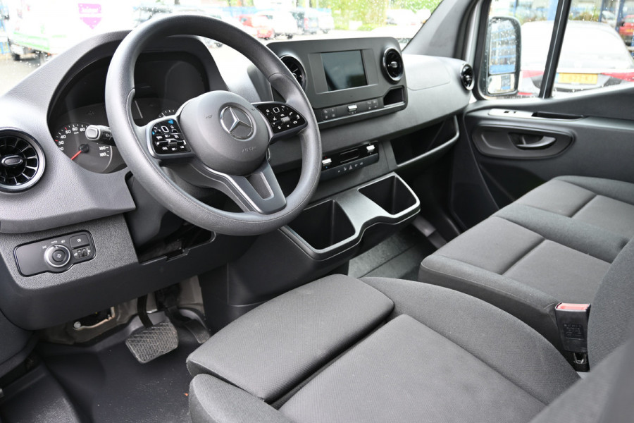 Mercedes-Benz Sprinter 317 CDI L3H2 3500 kg Trekhaak, Geveerde stoel, MBUX navigatie met camera