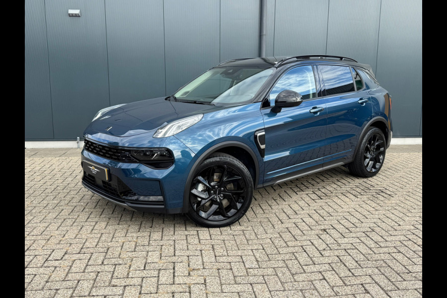 Lynk & Co 01 1.5 Black Edition * Panorama * Navigatie * Camera * Side Assist *