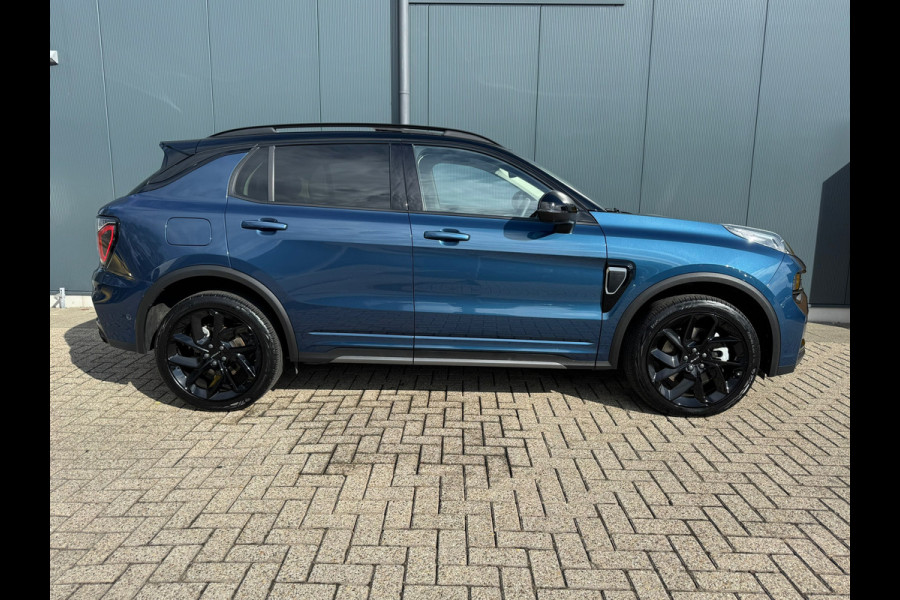 Lynk & Co 01 1.5 Black Edition * Panorama * Navigatie * Camera * Side Assist *