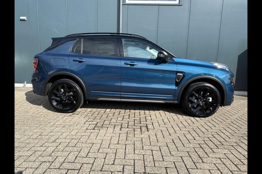 Lynk & Co 01 1.5 Black Edition * Panorama * Navigatie * Camera * Side Assist *