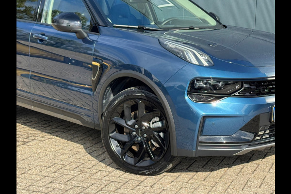 Lynk & Co 01 1.5 Black Edition * Panorama * Navigatie * Camera * Side Assist *