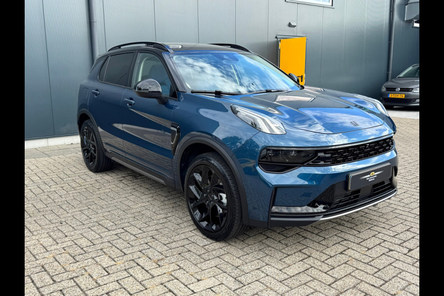 Lynk & Co 01 1.5 Black Edition * Panorama * Navigatie * Camera * Side Assist *