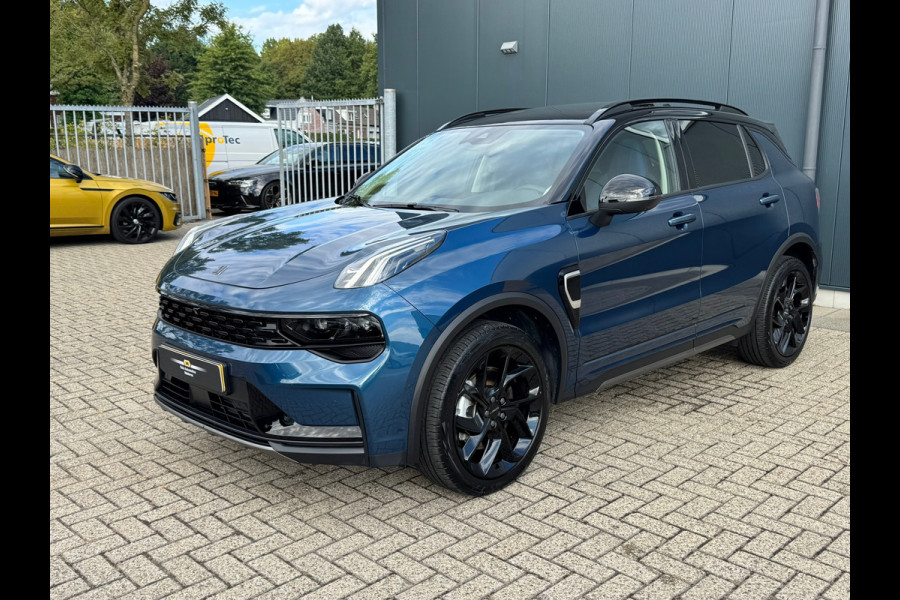 Lynk & Co 01 1.5 Black Edition * Panorama * Navigatie * Camera * Side Assist *