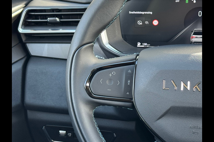 Lynk & Co 01 1.5 Black Edition * Panorama * Navigatie * Camera * Side Assist *