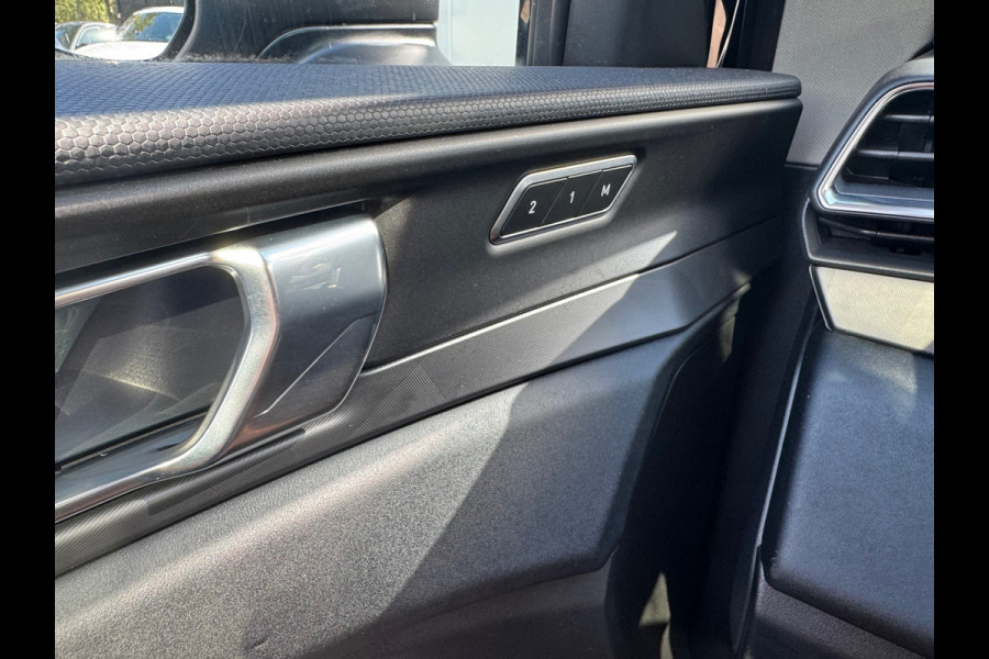 Lynk & Co 01 1.5 Black Edition * Panorama * Navigatie * Camera * Side Assist *