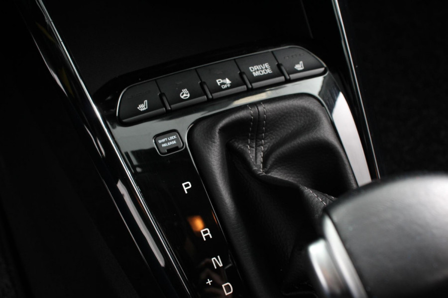 Kia Stonic 1.0 T-GDi 120pk DCT Prestige | Navigatie | Apple Carplay/Android Auto | Parkeersensor achter | Camera | Adaptive Cruise Control | Stoel-en stuurverwarming | Getinte ramen | Climatronic