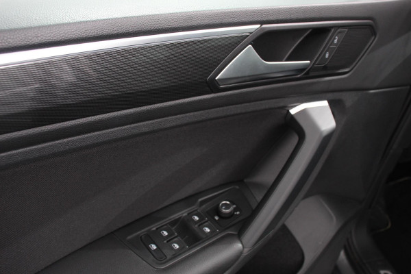 Volkswagen Tiguan 1.5 TSI 150pk DSG Highline | Navigatie | Apple Carplay/Android Auto | Adaptive cruise control | Parkeersensoren | Camera | Park Assist | Lane Assist | Stoel- en stuurverwarming | Getinte ramen | Virtual Cockpit |  LED-verlichting voor