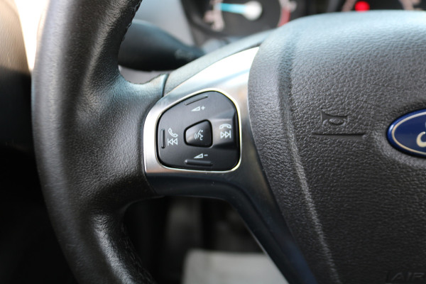 Ford Transit Courier 1.5 TDCI 100pk Limited Airco Navigatie Camera