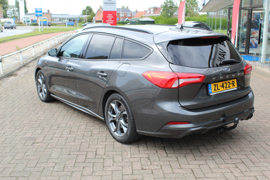 Ford FOCUS Wagon 1.0-125pk EcoBoost ST-Line AUTOMAAT ! Heel erg nette en goed onderhouden Ford Focus ST-Line wagon automaat. Volautm. airco dual, stoel-, stuur- en voorraamverw., camera, trekhaak, navigatie, telefoonvoorb., LM wln, cruise cntrl, skiluik etc., etc....