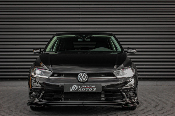Volkswagen Polo 1.0 TSI 110PK DSG R-LINE / FULL BLACK / VERLAGINGSVEREN / APPLE CARPLAY / LED KOPLAMPEN / DIGITAL DASCH / MAXTON