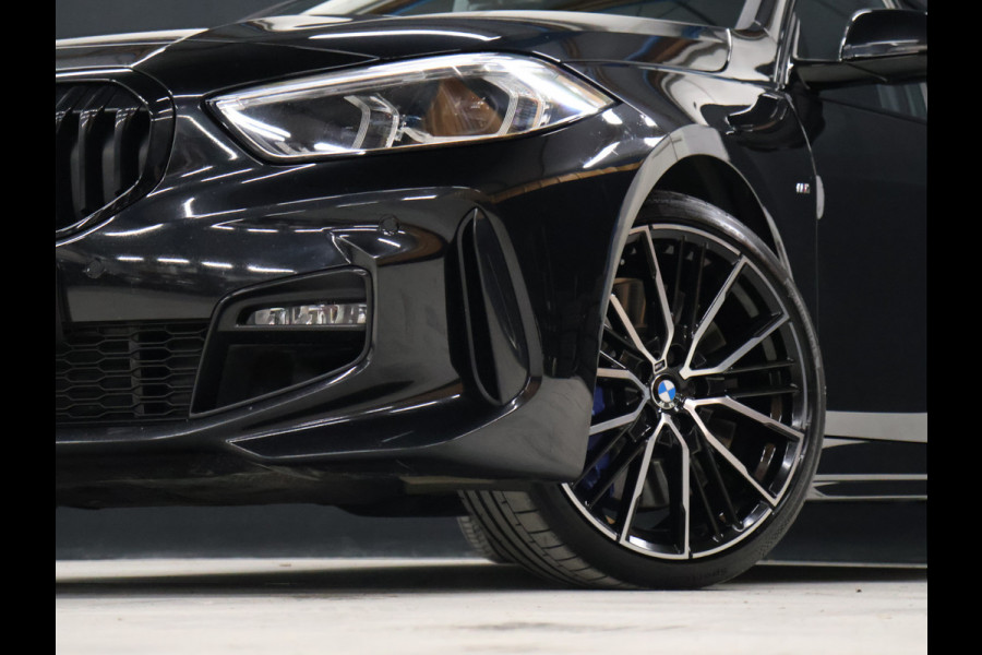 BMW 1-serie 118i M-Sport High Executive Edition [M-CONTOURSTOEL, SCHUIFKANTELDAK, HARMAN KARDON, M-SPOILER, STOELVERWARMING, M-SPORT STEERING, NIEUWSTAAT]