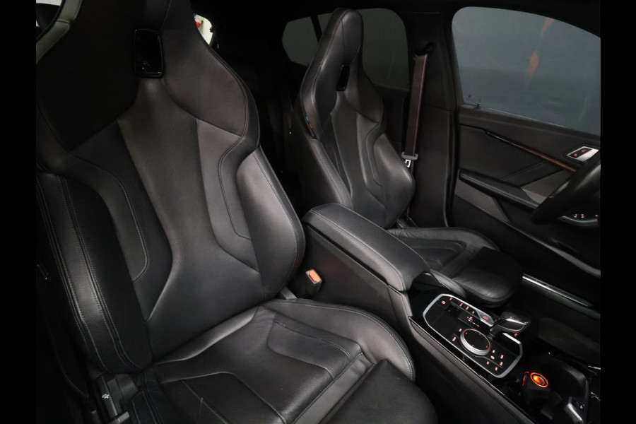 BMW 1-serie 118i M-Sport High Executive Edition [M-CONTOURSTOEL, SCHUIFKANTELDAK, HARMAN KARDON, M-SPOILER, STOELVERWARMING, M-SPORT STEERING, NIEUWSTAAT]