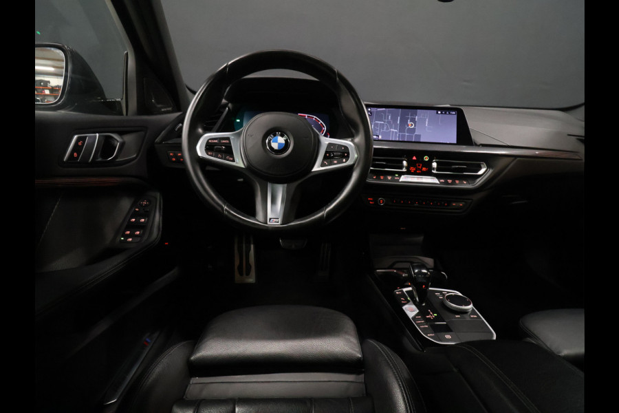 BMW 1-serie 118i M-Sport High Executive Edition [M-CONTOURSTOEL, SCHUIFKANTELDAK, HARMAN KARDON, M-SPOILER, STOELVERWARMING, M-SPORT STEERING, NIEUWSTAAT]