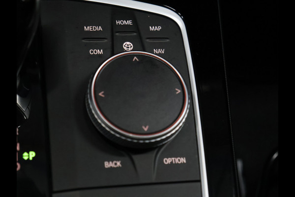 BMW 1-serie 118i M-Sport High Executive Edition [M-CONTOURSTOEL, SCHUIFKANTELDAK, HARMAN KARDON, M-SPOILER, STOELVERWARMING, M-SPORT STEERING, NIEUWSTAAT]