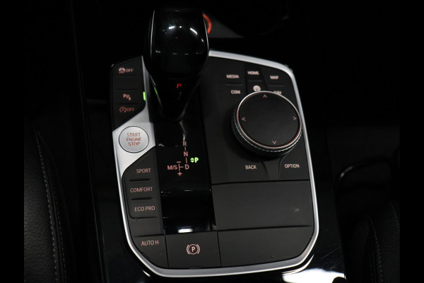 BMW 1-serie 118i M-Sport High Executive Edition [M-CONTOURSTOEL, SCHUIFKANTELDAK, HARMAN KARDON, M-SPOILER, STOELVERWARMING, M-SPORT STEERING, NIEUWSTAAT]