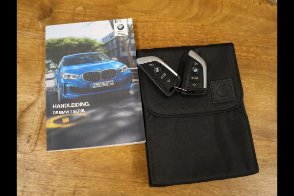 BMW 1-serie 118i M-Sport High Executive Edition [M-CONTOURSTOEL, SCHUIFKANTELDAK, HARMAN KARDON, M-SPOILER, STOELVERWARMING, M-SPORT STEERING, NIEUWSTAAT]