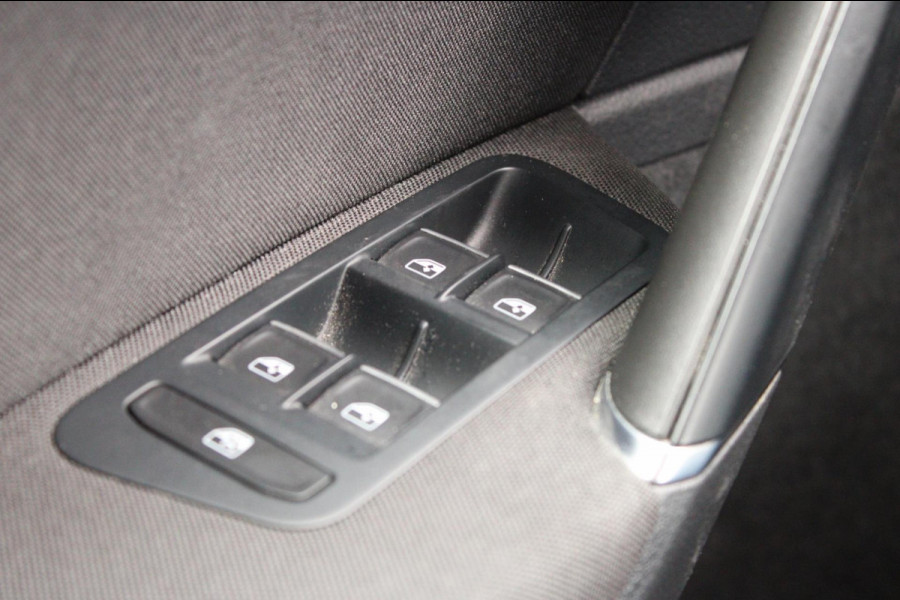 Volkswagen GOLF Variant 1.5 TSI Highline Business R-Line Automaat !!NIEUWBINNEN!!