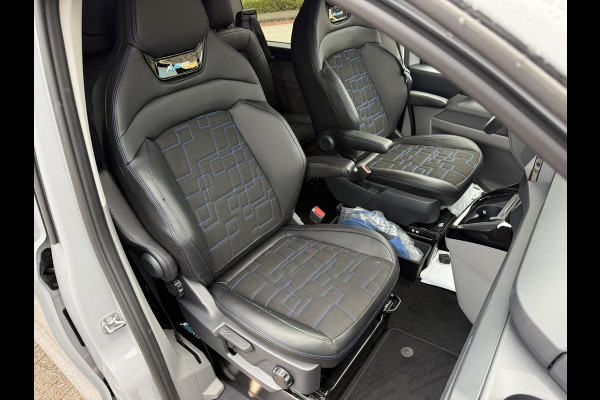 Ford Transit Custom 320 2.5 PHEV L2H1 MS-RT DC | SCI | 233pk | | Dubbele Cabine | Dubbele zijschuifdeur | Inklapbare trekhaak | Navigatie systeem | Adaptieve LED koplampen met verblindingsvrij grootlicht | Bekleding zijwand en achterdeuren (volledig)