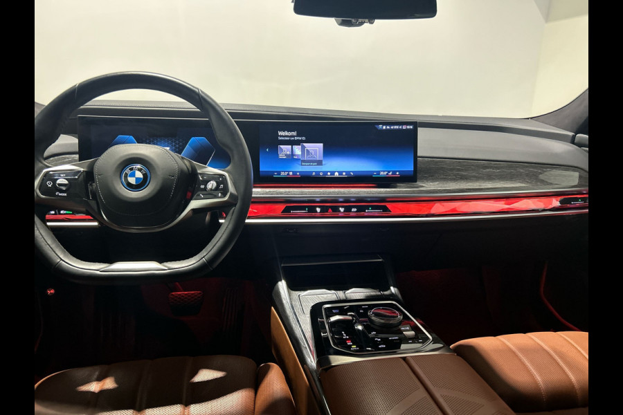 BMW i7 xDrive60 Privilege Edition 106 kWh | Bowers & Wilkins Sound | Driving assistant | Luchtvering | Massagestoelen | Parking assistant